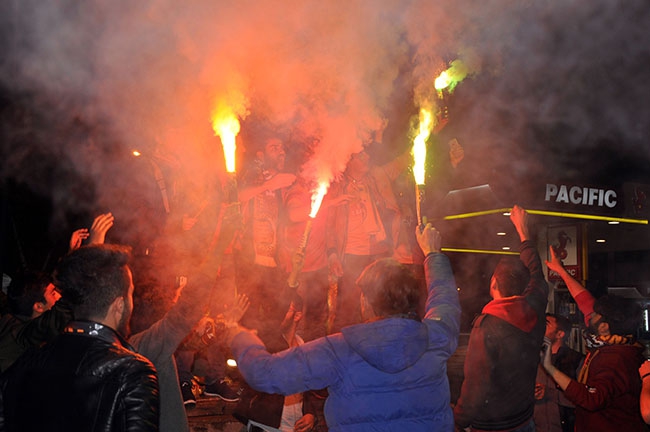 Kars’ta Galatasaraylılar sokaklara döküldü 1