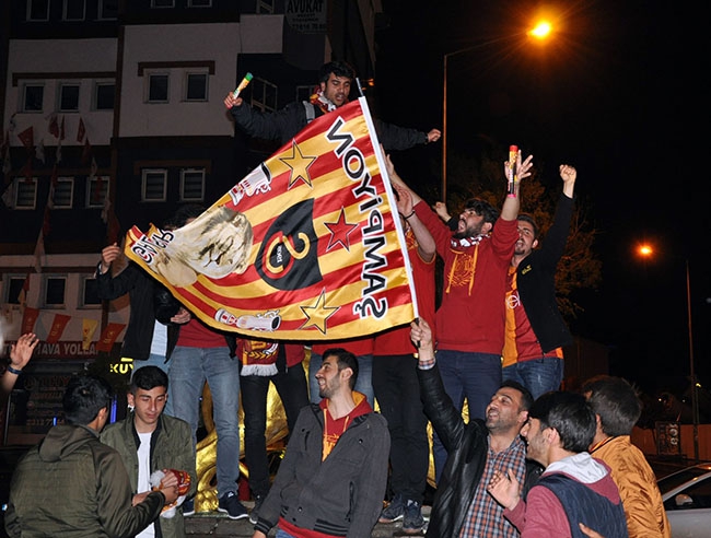 Kars’ta Galatasaraylılar sokaklara döküldü 3