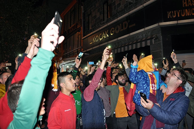 Kars’ta Galatasaraylılar sokaklara döküldü 6