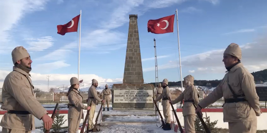 Buz gibi havada Sarıkamış şehitleri için saygı nöbeti