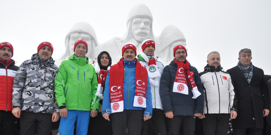 Sarıkamış’ta kardan şehit askerler heykelinin açılışı yapıldı