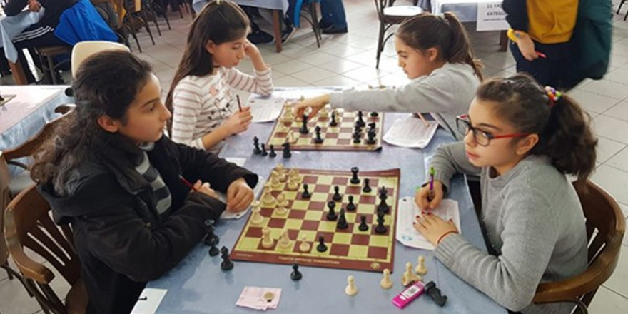 Satranç turnuvasında Buse Uzunget, Kars İl 1’incisi oldu