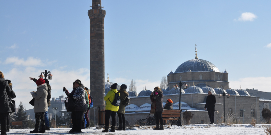 Kars’a yerli ve yabancı turistlerden yoğun ilgi