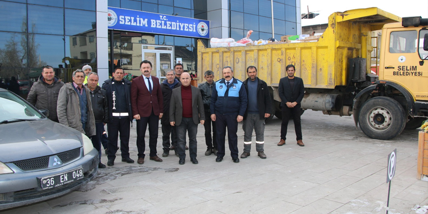 Selim Belediyesi depremzedelere yardım elini uzattı