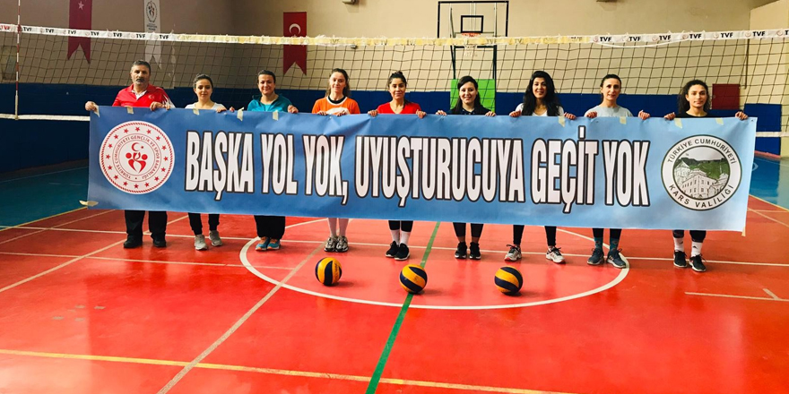 Kars’ta voleybol turnuvasında uyuşturucuya dikkat çekildi