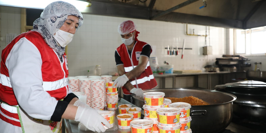 Kars’ta “iftar yemeği” geleneği sürüyor!