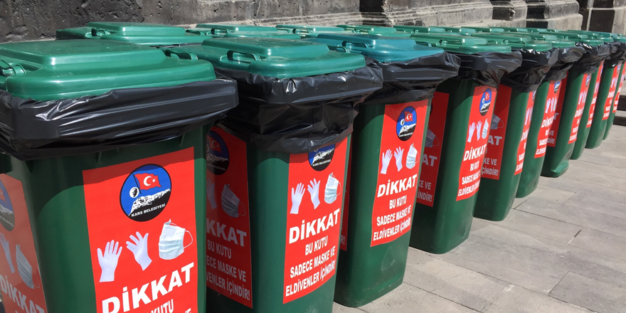 Kars Belediyesi, maske ve eldivenler için özel atık kutuları koydu