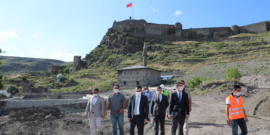 Kars Valisi Türker Öksüz, çalışmaları devam eden projeleri yerinde inceledi