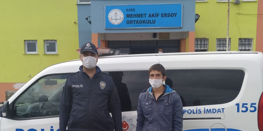 Kars’ta polis ekipleri öğrenciyi sınava yetiştirdi