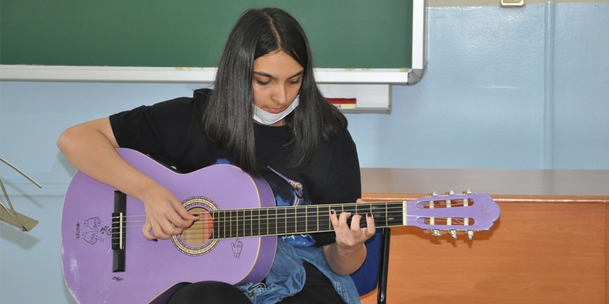 Kars Gülahmet Aytemiz Güzel Sanatlar Lisesi özel yetenek sınavı başladı