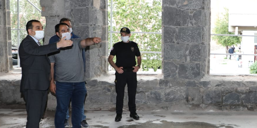 Vali Öksüz Polis Evi restorasyon çalışmasını inceledi