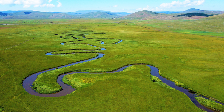 Kura Nehri’nin oluşturduğu menderesler mest ediyor