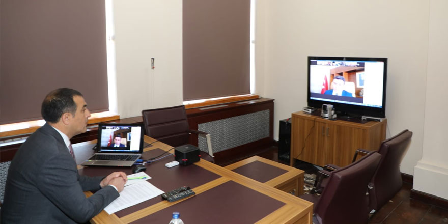 Vali Öksüz, kaymakamlarla video konferansla görüştü