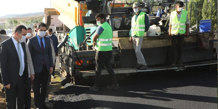 Köylerde sıcak asfalt yol çalışmaları sürüyor