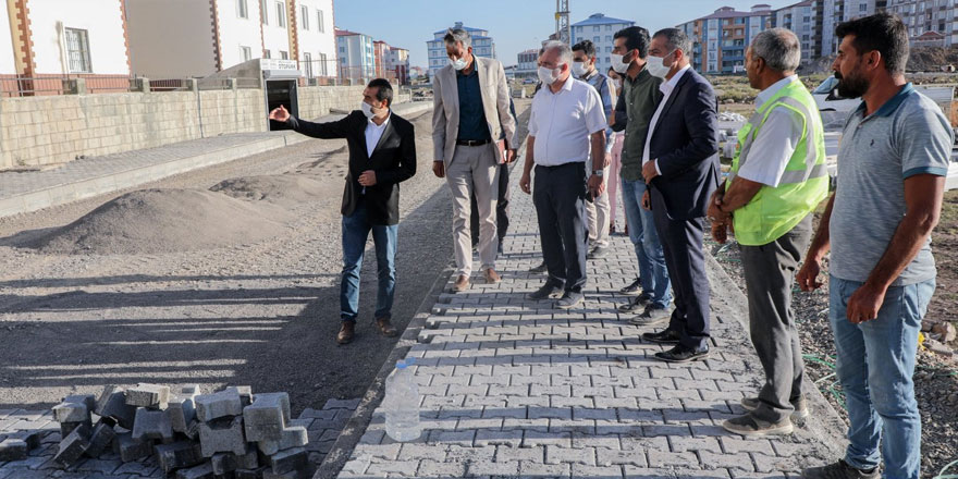 Kars Belediyesi yol ve kaldırım çalışmalarını aralıksız sürdürüyor