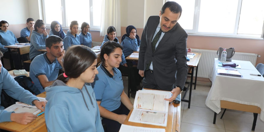 Vali Öksüz Kars’ta okulların açılacağı tarihi açıkladı