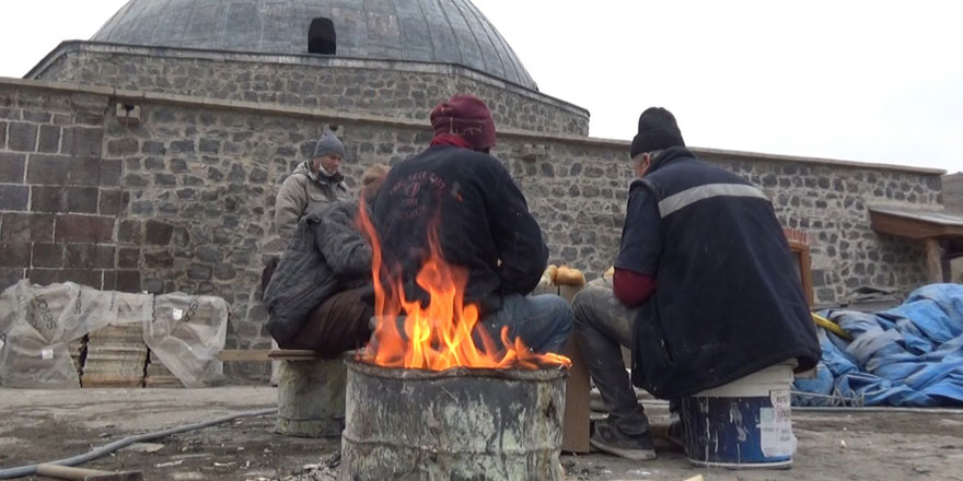 Kars'ta işçilerin eksi 10 derece soğukta ekmek mücadelesi