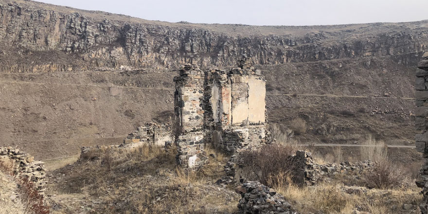 Kars’ta tarihi evlerin sadece izleri kaldı