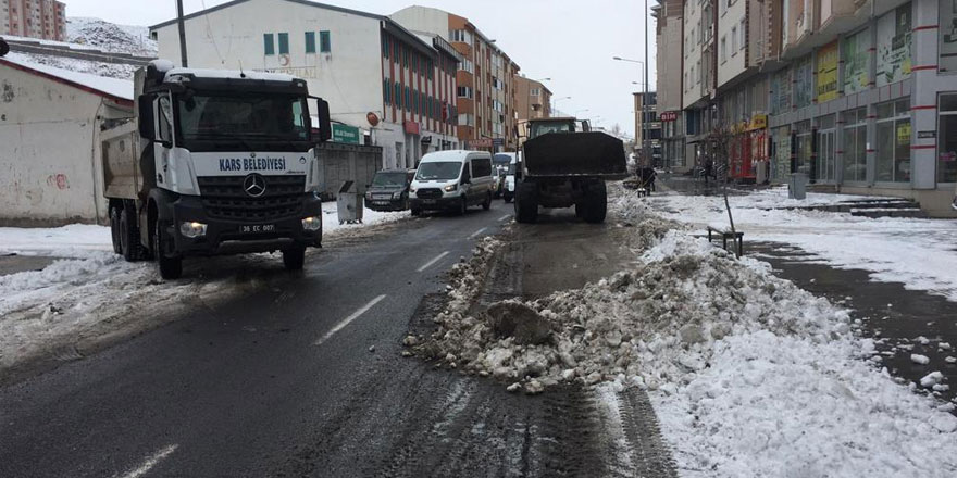 Kars Belediyesinden karla mücadele seferberliği…