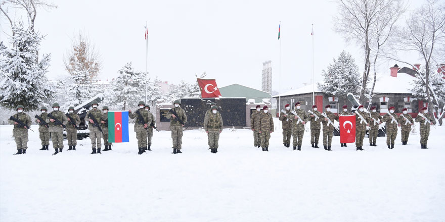 Azerbaycan Ordusu “Kış Tatbikatı” için Kars'a geldi