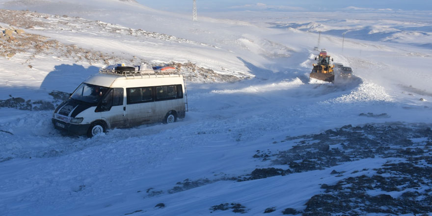 Kars’ta donmak üzere olan 35 kişi kurtarıldı