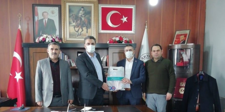 Akyaka Belediye Başkanı Ergüder Toptaş’a sağlık çalışanlarından teşekkür