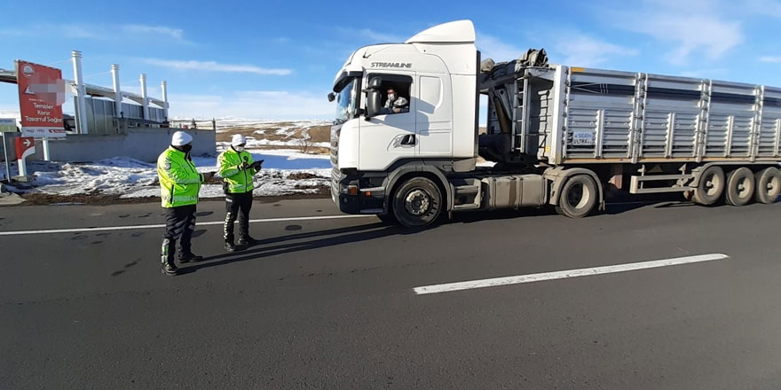 Kars’ta, kural ihlali yapan araçlara yönelik denetim