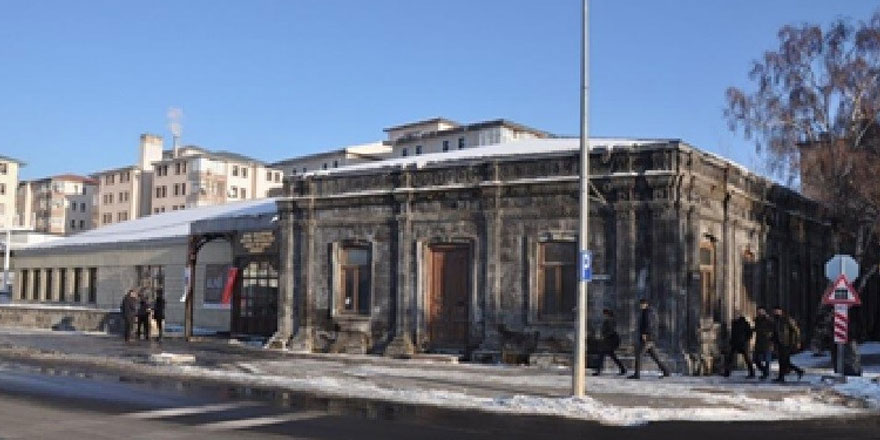 Kars Belediyesi Aynalı Köşk Kültür ve Sanat Merkezi yenileniyor…