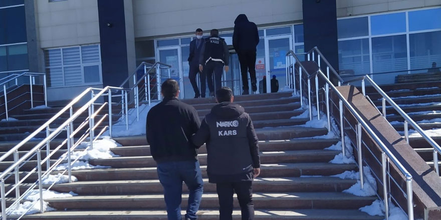 Kars’ta yol kontrolünde uyuşturucu yakalandı