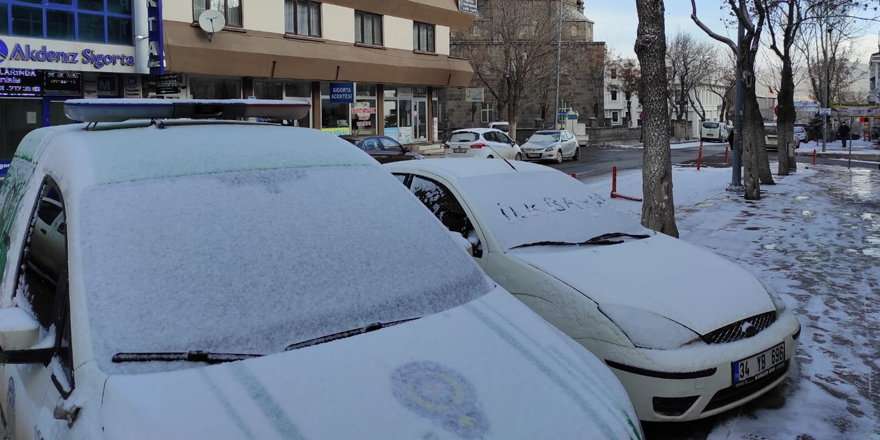 Kars’ta ilkbaharda kar yağışı!