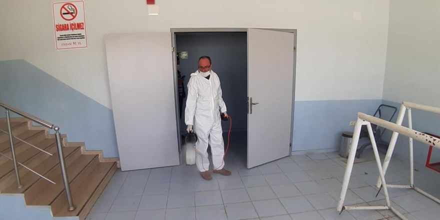 Kars Belediyesi dezenfeksiyon çalışmalarını sürdürüyor