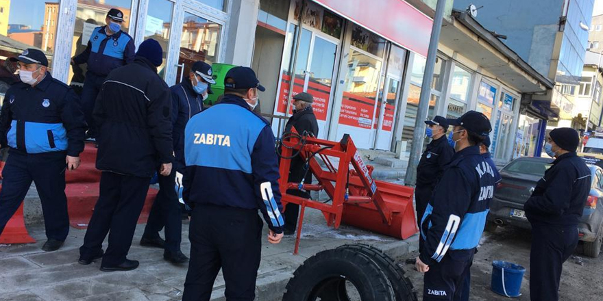 Kars Belediyesi’nin kaldırım ve yol işgali denetimleri devam ediyor