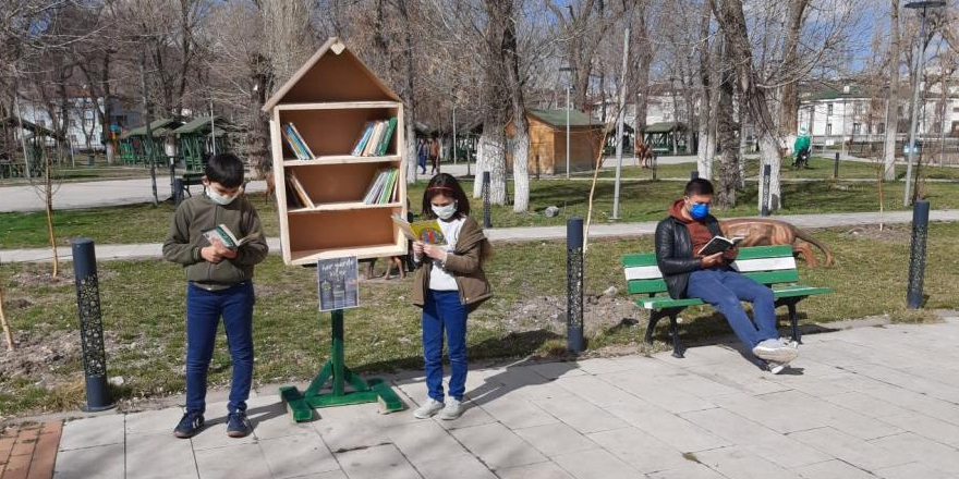 Kafkas Üniversitesi öğrencilerinden “Her Yerde Kitap” projesi