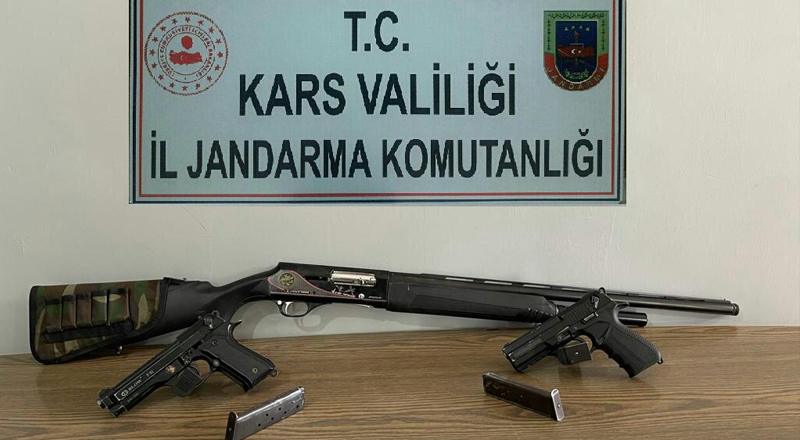 Kars’ta ihbarı değerlendiren jandarma ruhsatsız silahlar yakaladı