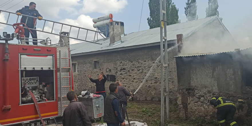 Kars’ta kömürlükte yangın çıktı