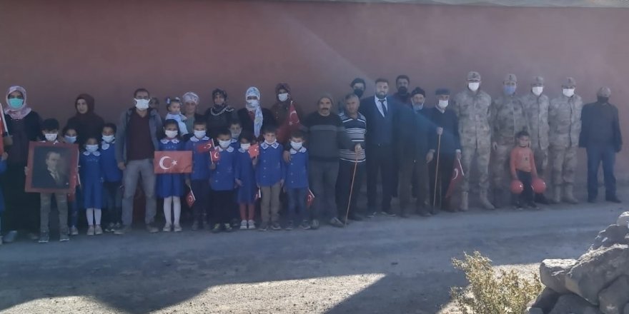 Digor ilçesi Şenol Köyü İlkokulu'ndan muhteşem 29 Ekim videosu