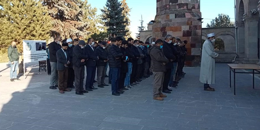 Kars’ta Sezai Karakoç için gıyabi cenaze namazı kılındı!