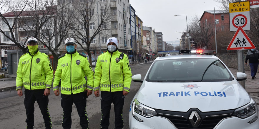 Kars’ta kış lastiği kullanma zorunluluğu yarın başlıyor