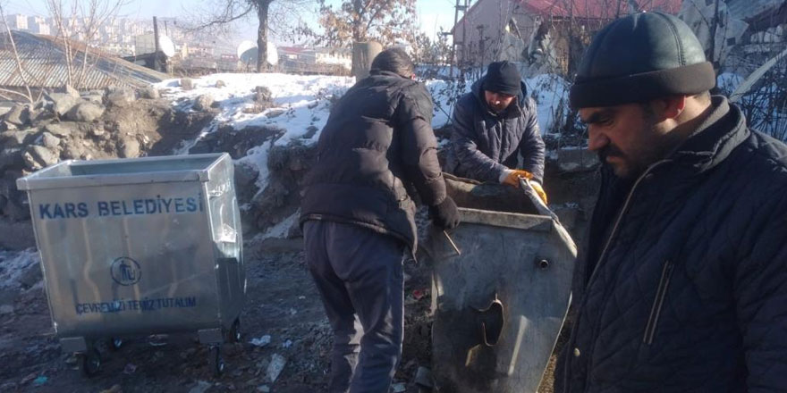 Kars’ta belediye çöp konteynırlarını yeniliyor