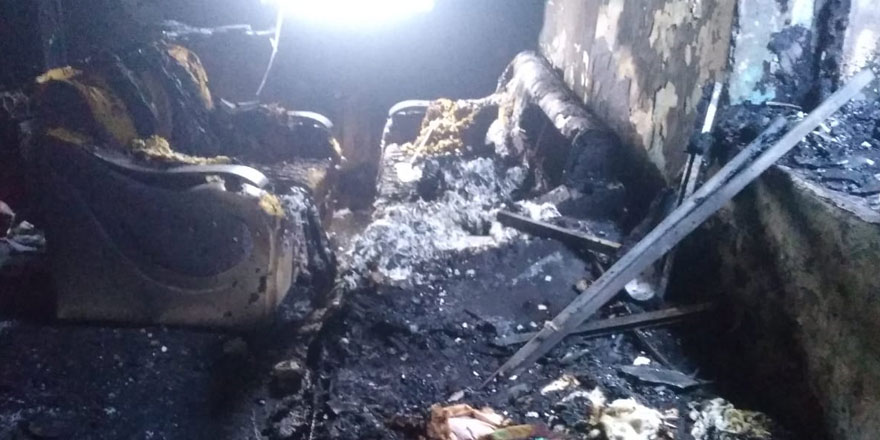 Kars’ta bir evde yangın çıktı: 3 kişi dumandan etkilendi!