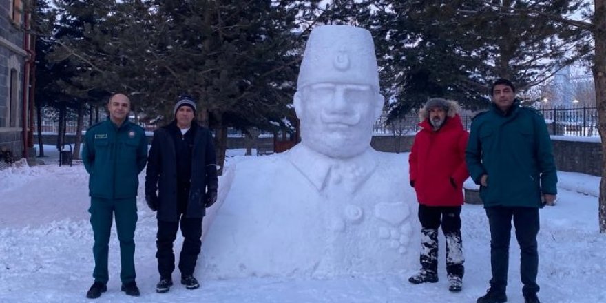 Kars Fatihi Kazım Karabekir Paşa’nın kardan heykeli yapıldı