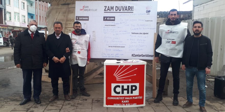 Kars’ta, CHP’li gençler zamları duvarda protesto etti