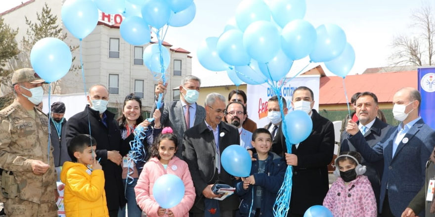 Kars halkı Otizm konusunda bilinçlendirildi