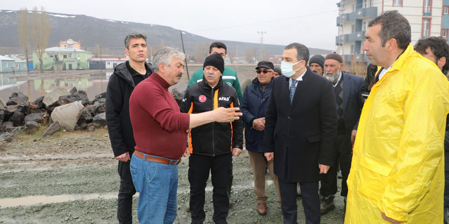 Vali Türker Öksüz, su baskını yaşanan bölgede