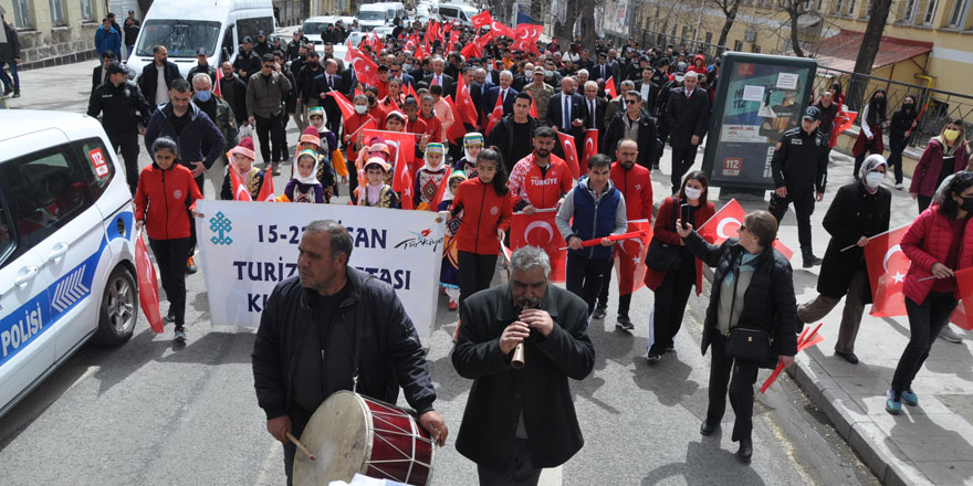 Kars’ta Turizm Haftası’nda yürüdüler