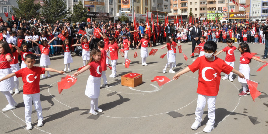 Kars’ta 23 Nisan coşkuyla kutlandı