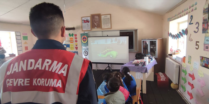 Jandarma, öğrencilere çevre bilinci eğitimi verdi