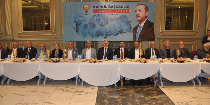 Kars’ta AK Parti teşkilatları iftarda buluştu!