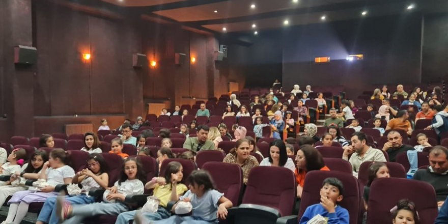 Kars Sağlık Sen ücretsiz sinema etkinliği düzenledi