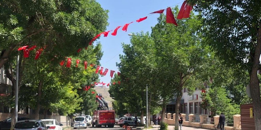 Kars’ta caddeler Türk Bayrağı ile donatıldı